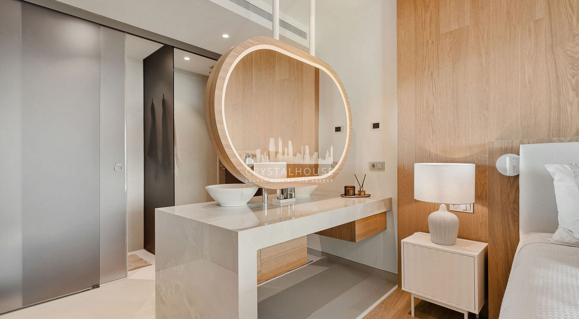 Doświadcz wyrafinowanego życia na wybrzeżu w tym nowym luksusowym apartamencie w prestiżowym Higuerón Resort.