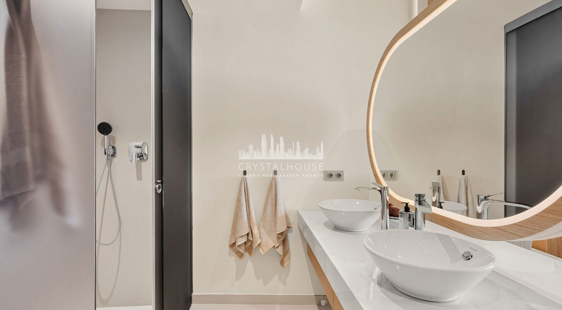Doświadcz wyrafinowanego życia na wybrzeżu w tym nowym luksusowym apartamencie w prestiżowym Higuerón Resort.