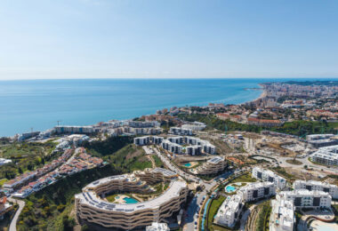 Doświadcz wyrafinowanego życia na wybrzeżu w tym nowym luksusowym apartamencie w prestiżowym Higuerón Resort.