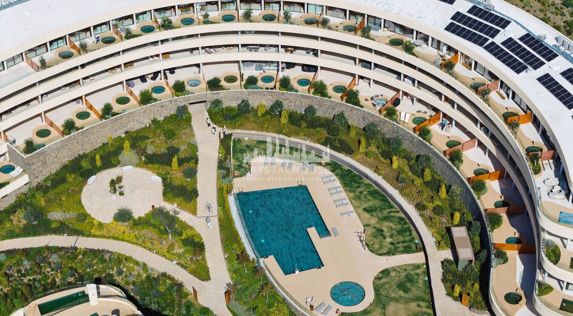 Doświadcz wyrafinowanego życia na wybrzeżu w tym nowym luksusowym apartamencie w prestiżowym Higuerón Resort.