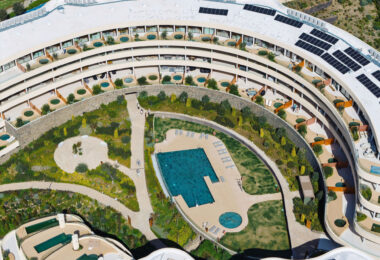 Doświadcz wyrafinowanego życia na wybrzeżu w tym nowym luksusowym apartamencie w prestiżowym Higuerón Resort.