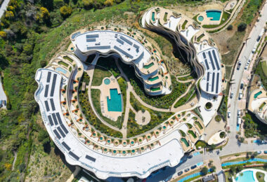 Doświadcz wyrafinowanego życia na wybrzeżu w tym nowym luksusowym apartamencie w prestiżowym Higuerón Resort.