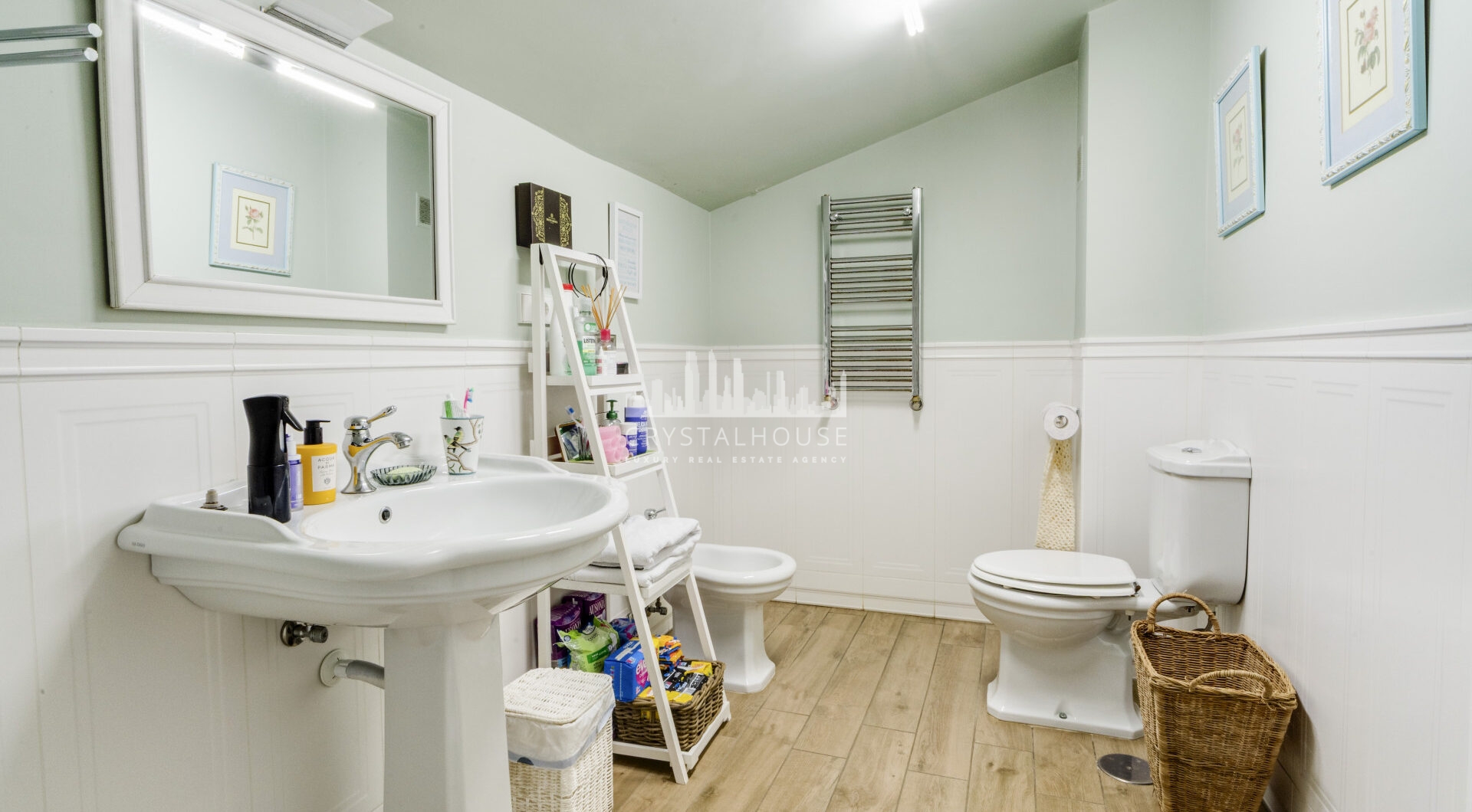 Elegant Four-Sypialnia Townhouse z prywatnym basenem w Lomas de Puente Romano