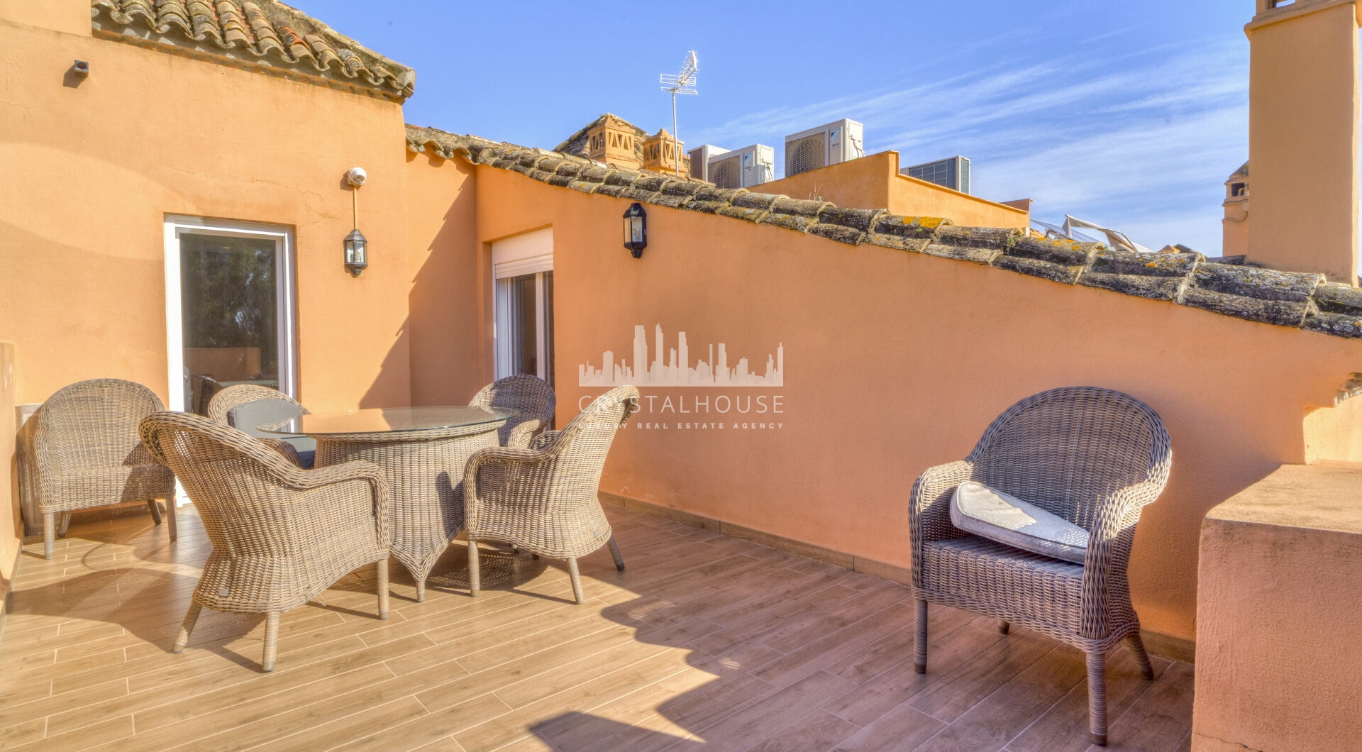 Elegant Four-Sypialnia Townhouse z prywatnym basenem w Lomas de Puente Romano