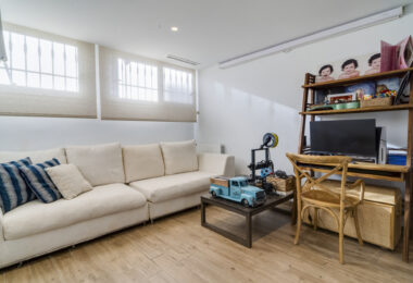 Elegant Four-Sypialnia Townhouse z prywatnym basenem w Lomas de Puente Romano