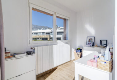 Elegant Four-Sypialnia Townhouse z prywatnym basenem w Lomas de Puente Romano