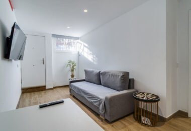 Elegant Four-Sypialnia Townhouse z prywatnym basenem w Lomas de Puente Romano