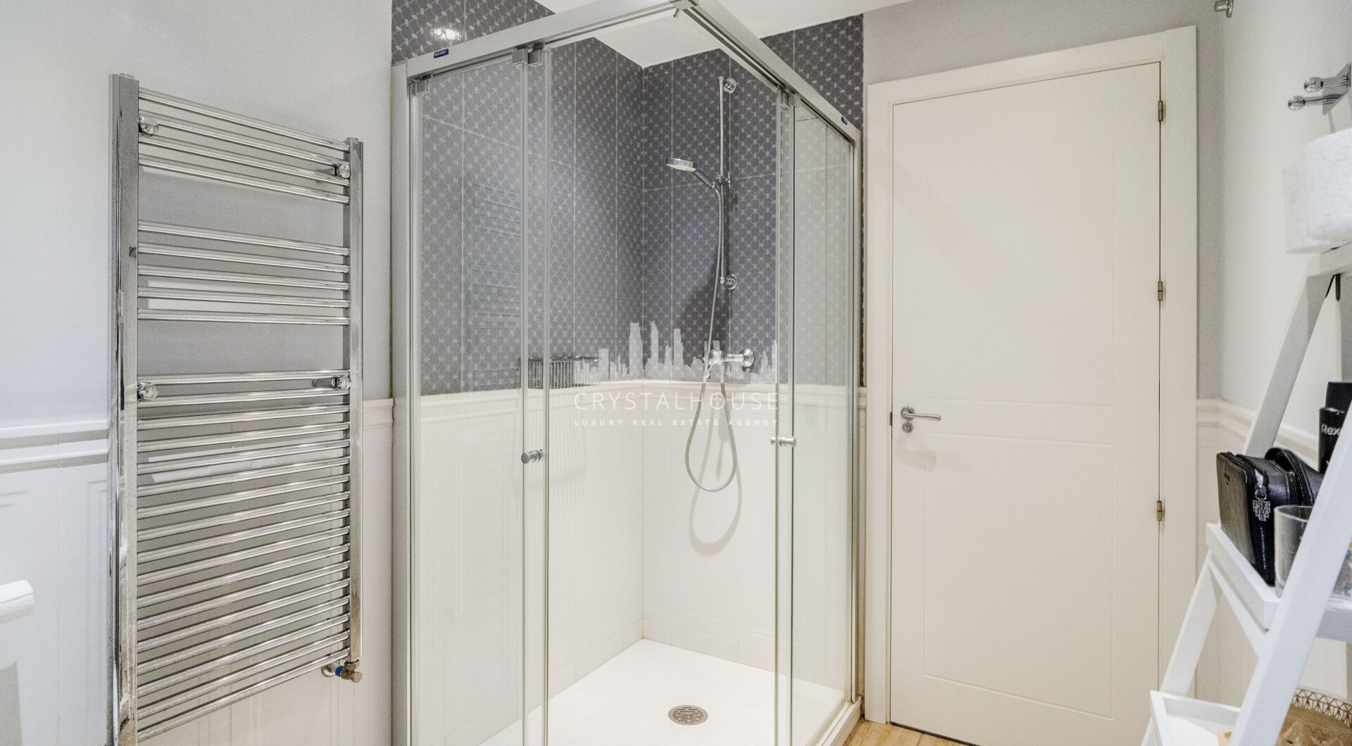 Elegant Four-Sypialnia Townhouse z prywatnym basenem w Lomas de Puente Romano