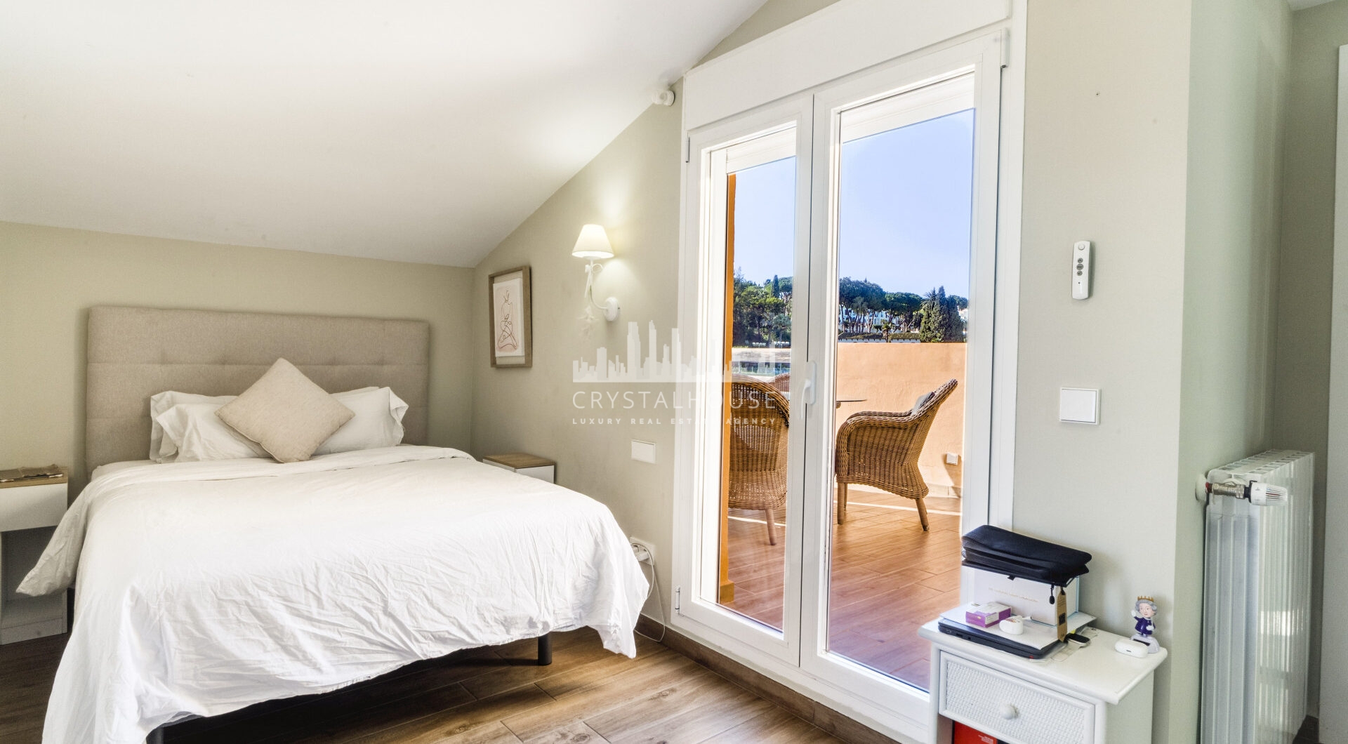 Elegant Four-Sypialnia Townhouse z prywatnym basenem w Lomas de Puente Romano