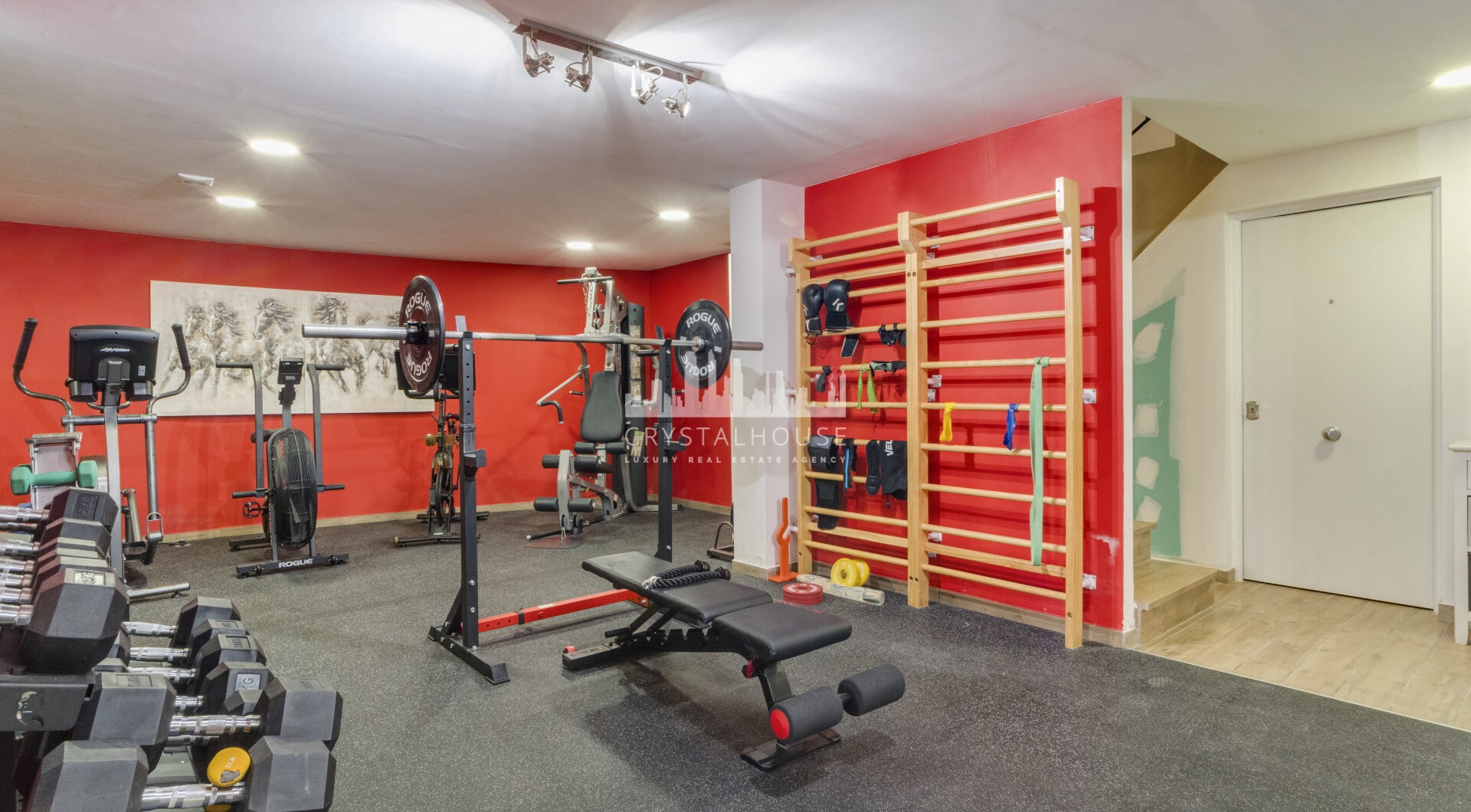 Elegant Four-Sypialnia Townhouse z prywatnym basenem w Lomas de Puente Romano