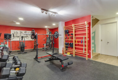 Elegant Four-Sypialnia Townhouse z prywatnym basenem w Lomas de Puente Romano