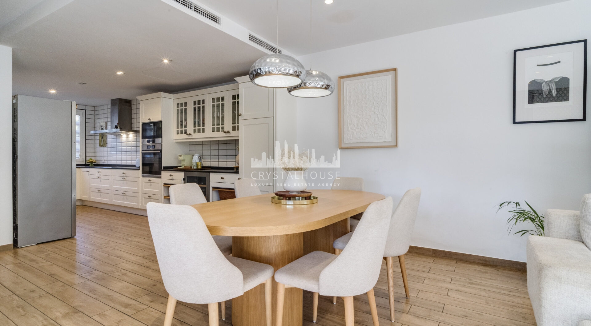 Elegant Four-Sypialnia Townhouse z prywatnym basenem w Lomas de Puente Romano