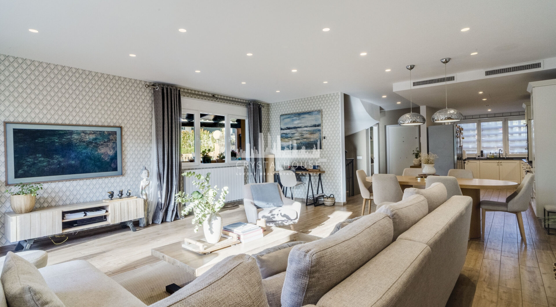 Elegant Four-Sypialnia Townhouse z prywatnym basenem w Lomas de Puente Romano