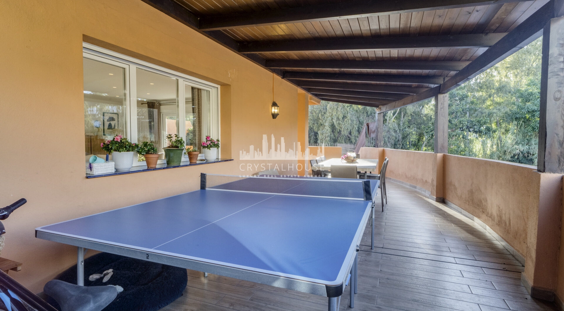 Elegant Four-Sypialnia Townhouse z prywatnym basenem w Lomas de Puente Romano