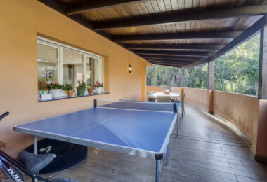 Elegant Four-Sypialnia Townhouse z prywatnym basenem w Lomas de Puente Romano