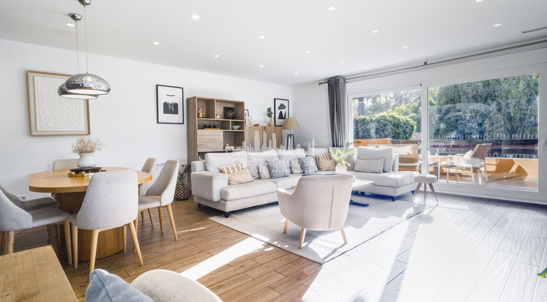 Elegant Four-Sypialnia Townhouse z prywatnym basenem w Lomas de Puente Romano