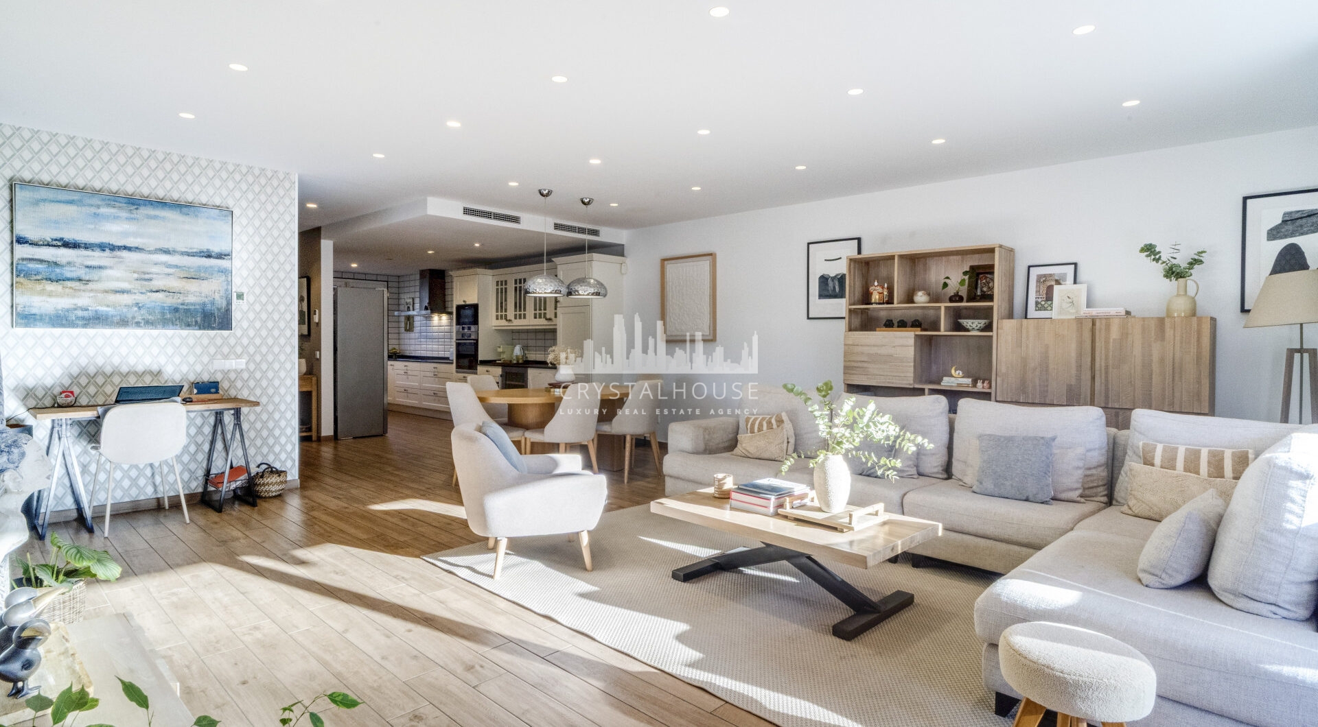 Elegant Four-Sypialnia Townhouse z prywatnym basenem w Lomas de Puente Romano