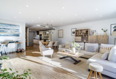 Elegant Four-Sypialnia Townhouse z prywatnym basenem w Lomas de Puente Romano