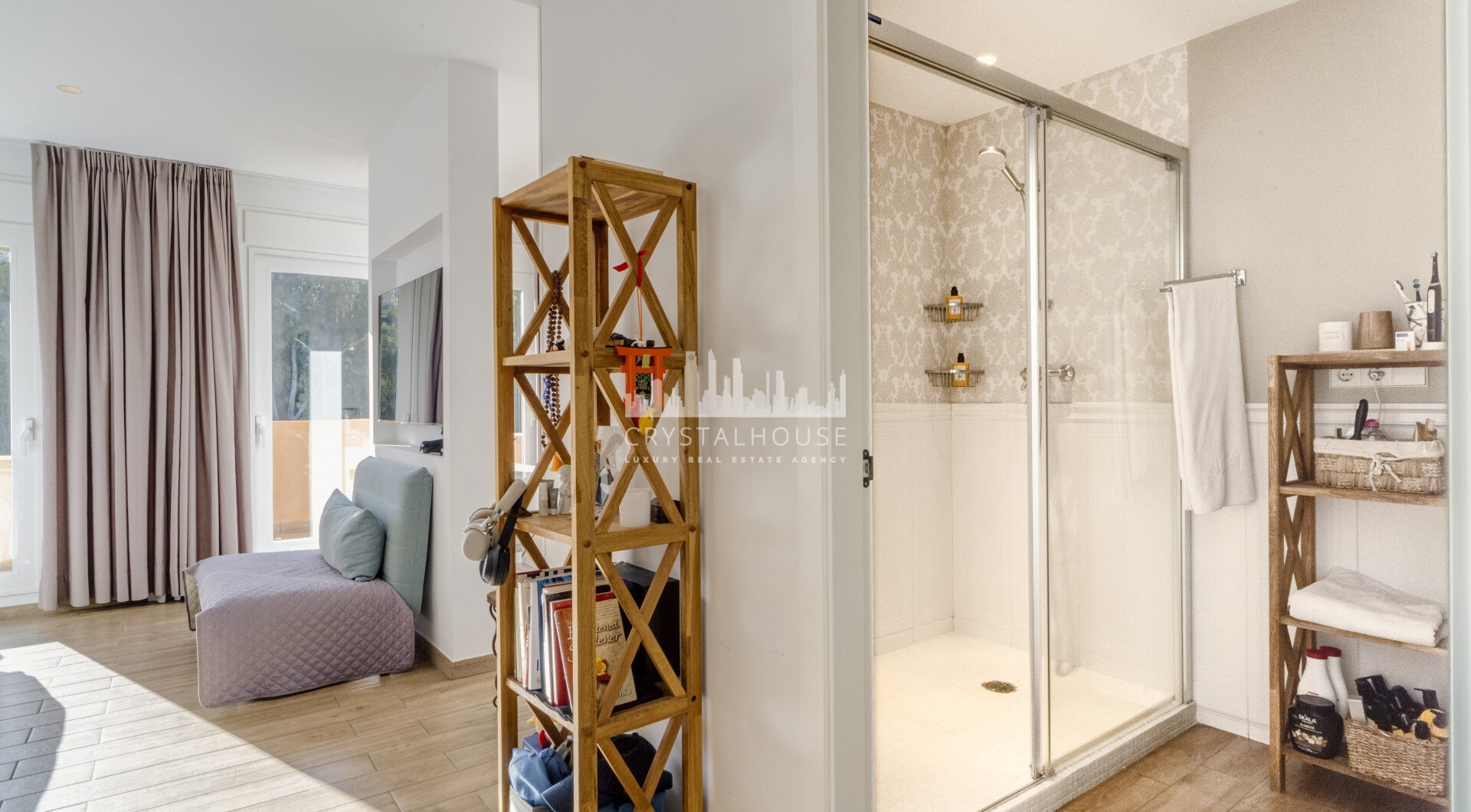 Elegant Four-Sypialnia Townhouse z prywatnym basenem w Lomas de Puente Romano