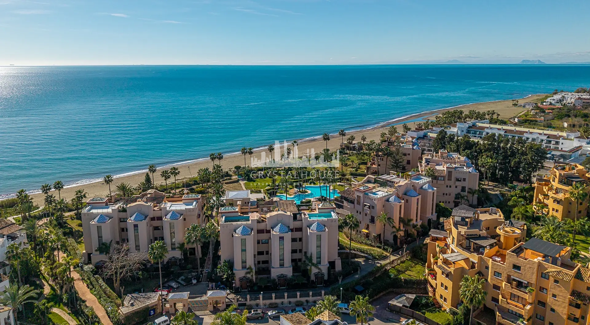 Luxury beachfront apartment in Estepona beachfront residential complex with pool and sea view