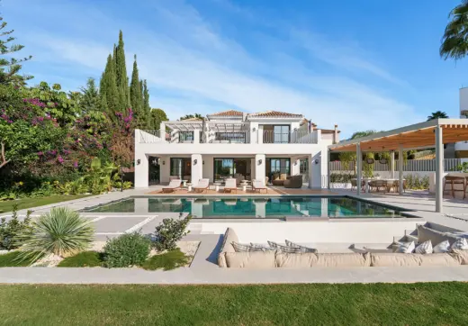 Luxury Villa La Quinta Marbella with swimming pool, terrace and landscaped garden