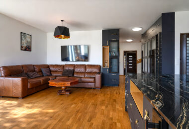 DOM NAD JEZIOREM | PRYWATNA PLAŻA |210 m²| URSYNÓW