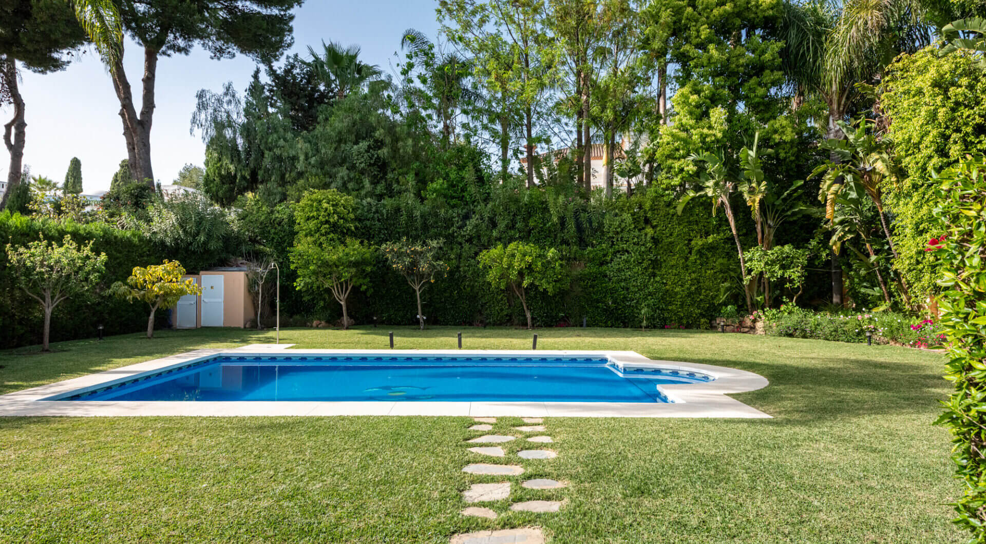 Urocza willa z 5 sypialniami w Atalaya Rio Verde, Marbella