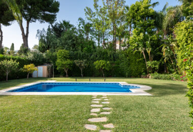 Urocza willa z 5 sypialniami w Atalaya Rio Verde, Marbella