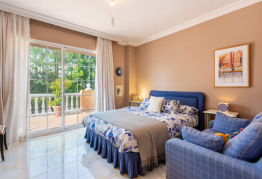 Urocza willa z 5 sypialniami w Atalaya Rio Verde, Marbella