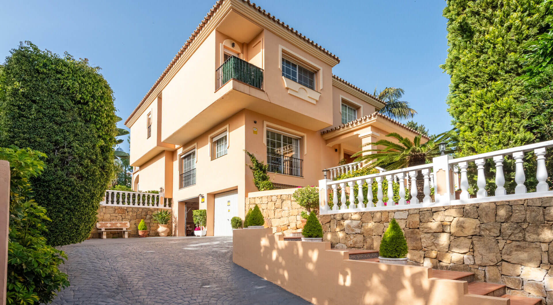 Urocza willa z 5 sypialniami w Atalaya Rio Verde, Marbella