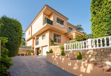 Urocza willa z 5 sypialniami w Atalaya Rio Verde, Marbella