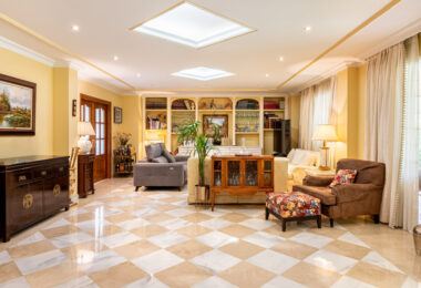 Urocza willa z 5 sypialniami w Atalaya Rio Verde, Marbella