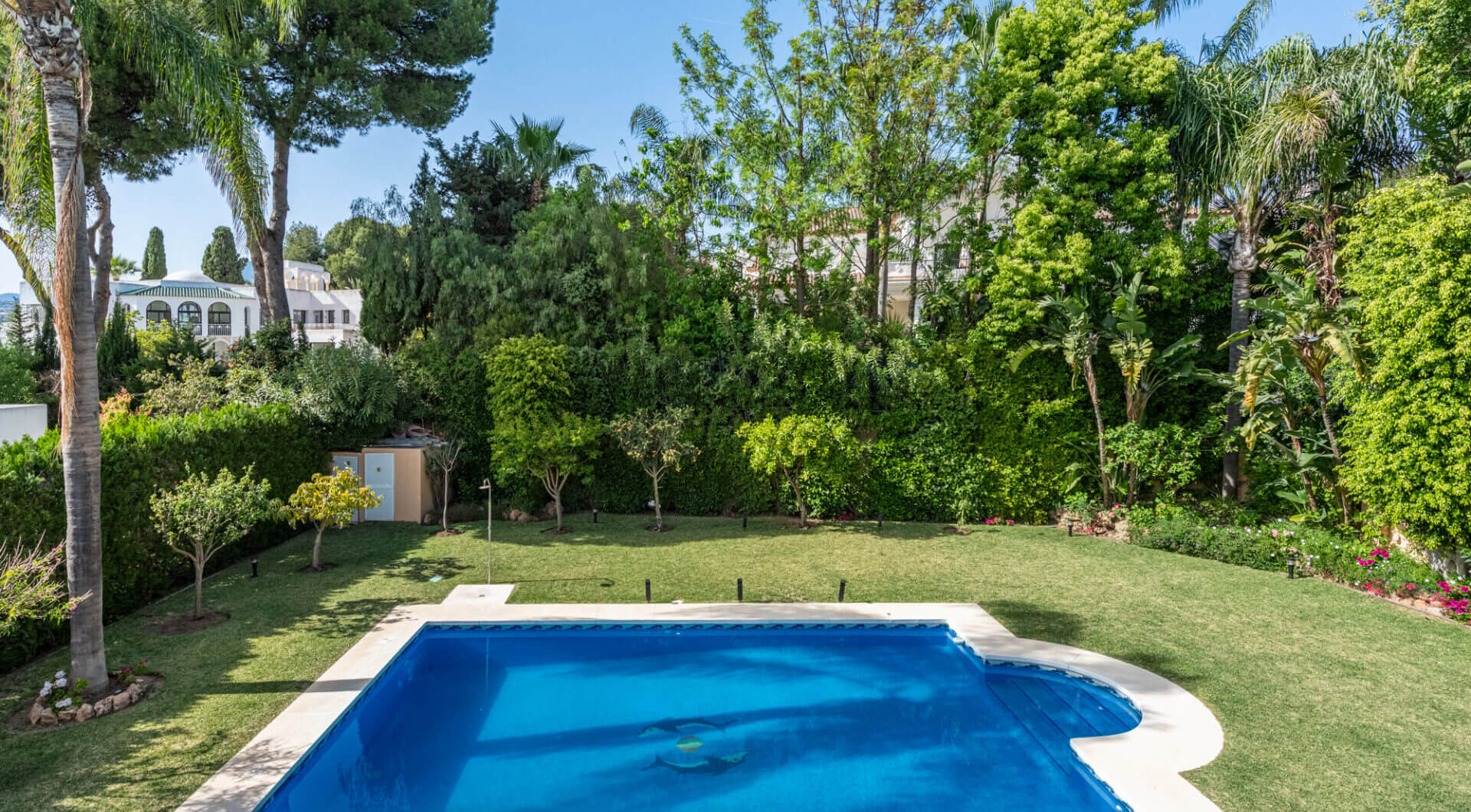 Urocza willa z 5 sypialniami w Atalaya Rio Verde, Marbella