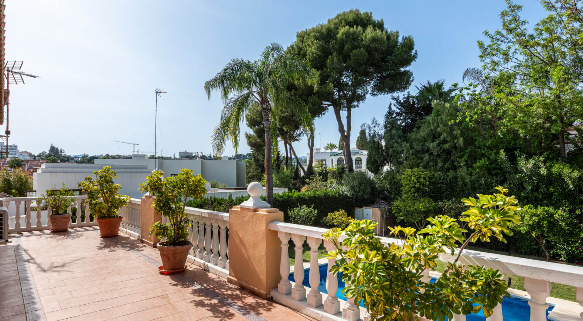 Urocza willa z 5 sypialniami w Atalaya Rio Verde, Marbella