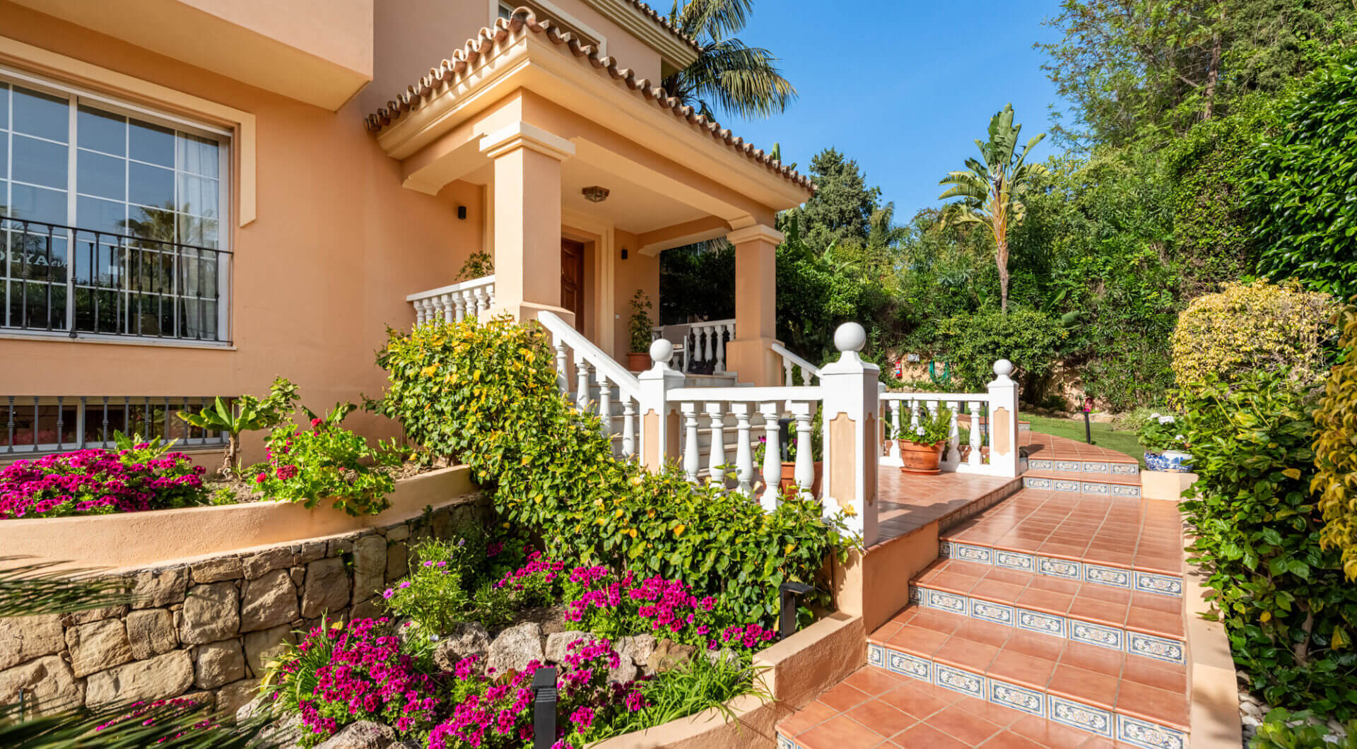 Urocza willa z 5 sypialniami w Atalaya Rio Verde, Marbella