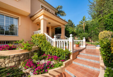 Urocza willa z 5 sypialniami w Atalaya Rio Verde, Marbella