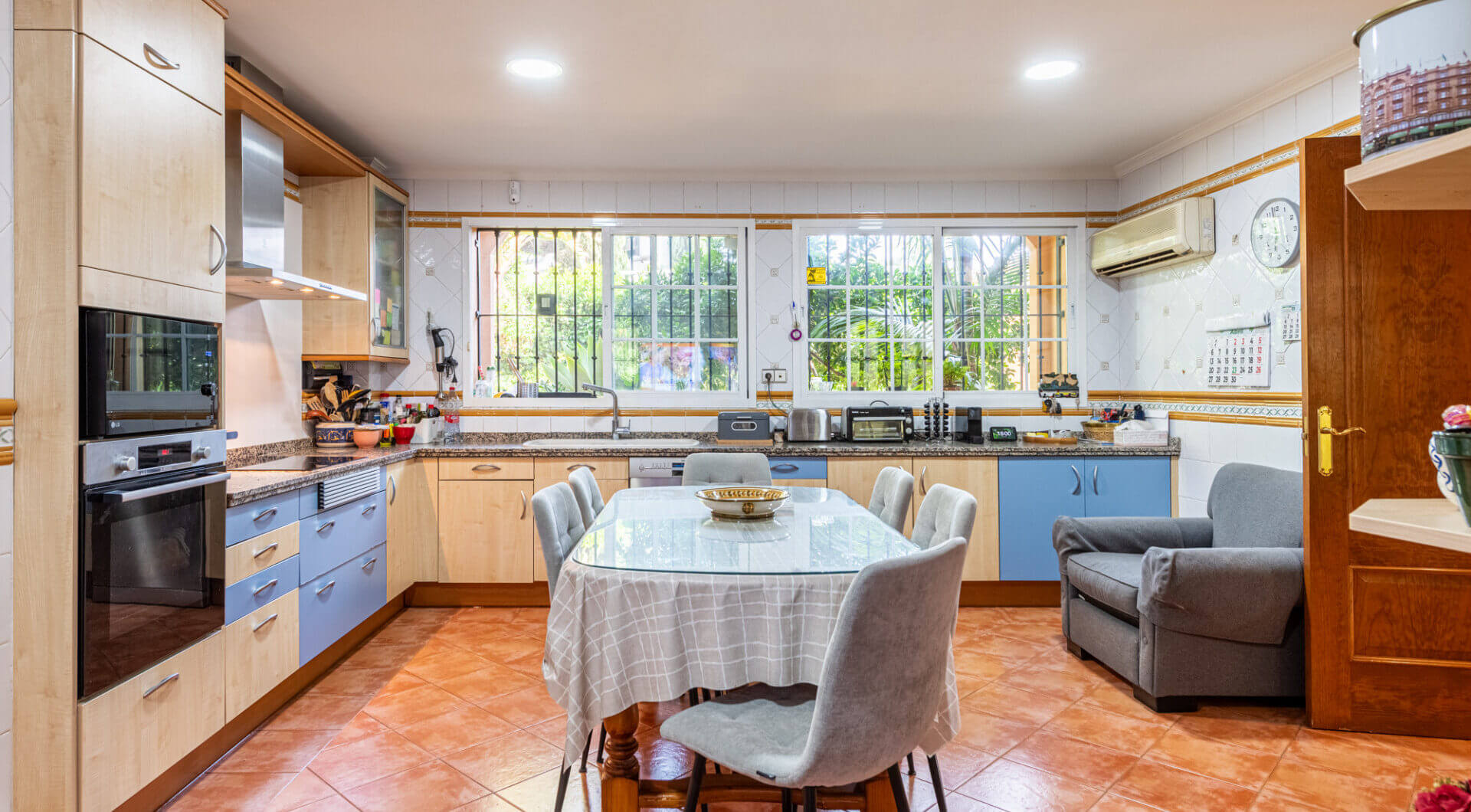 Urocza willa z 5 sypialniami w Atalaya Rio Verde, Marbella