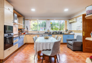 Urocza willa z 5 sypialniami w Atalaya Rio Verde, Marbella