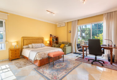 Urocza willa z 5 sypialniami w Atalaya Rio Verde, Marbella