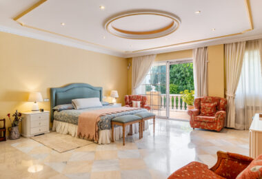 Urocza willa z 5 sypialniami w Atalaya Rio Verde, Marbella