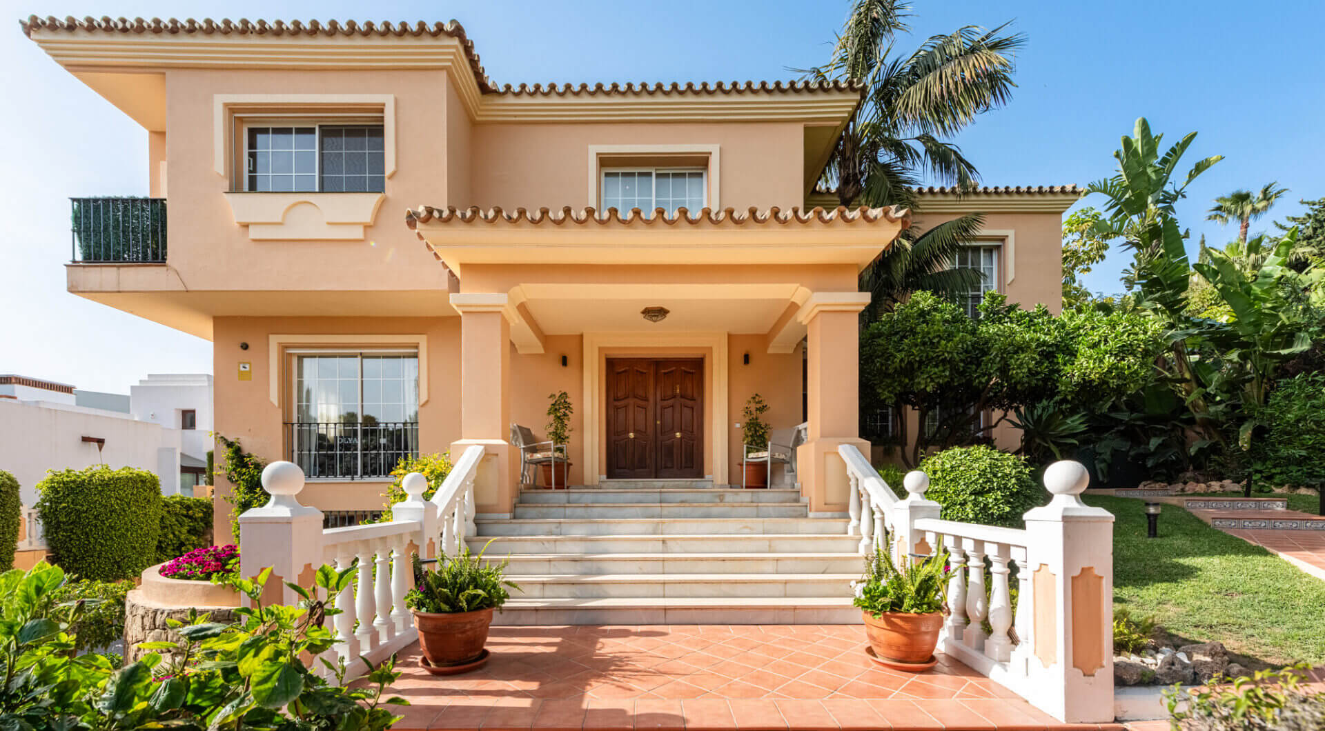 Urocza willa z 5 sypialniami w Atalaya Rio Verde, Marbella