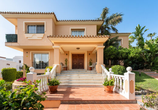 Urocza willa z 5 sypialniami w Atalaya Rio Verde, Marbella
