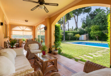 Urocza willa z 5 sypialniami w Atalaya Rio Verde, Marbella