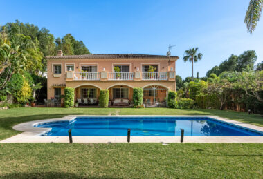 Urocza willa z 5 sypialniami w Atalaya Rio Verde, Marbella