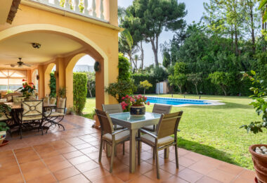 Urocza willa z 5 sypialniami w Atalaya Rio Verde, Marbella