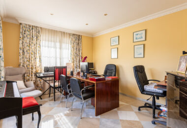Urocza willa z 5 sypialniami w Atalaya Rio Verde, Marbella