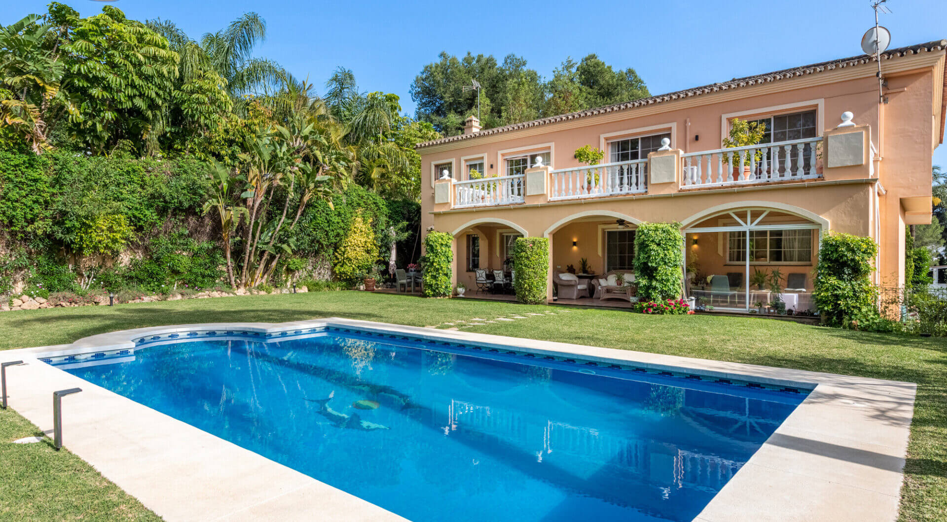 Urocza willa z 5 sypialniami w Atalaya Rio Verde, Marbella