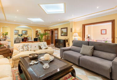 Urocza willa z 5 sypialniami w Atalaya Rio Verde, Marbella