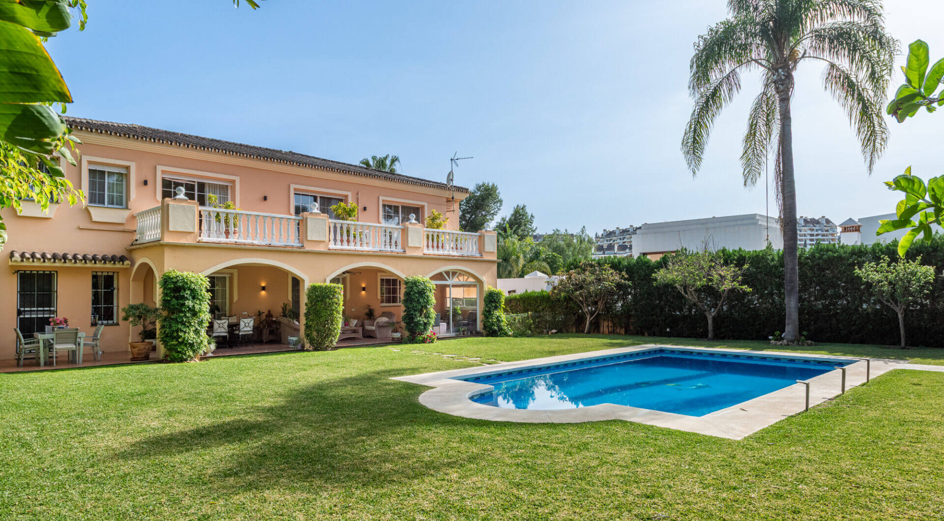 Urocza willa z 5 sypialniami w Atalaya Rio Verde, Marbella