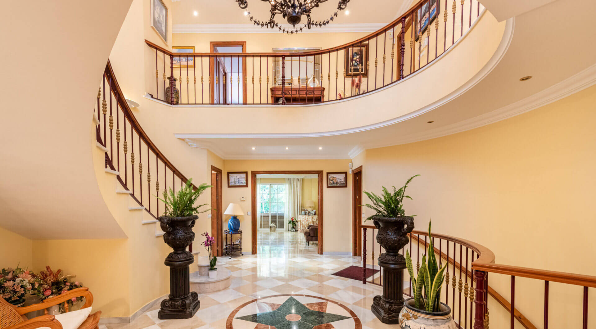 Urocza willa z 5 sypialniami w Atalaya Rio Verde, Marbella